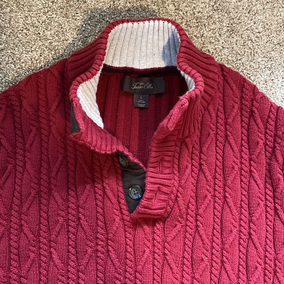 EUC Mens Large Red V Neck Sweater. Very warm! - Picture 2 of 5